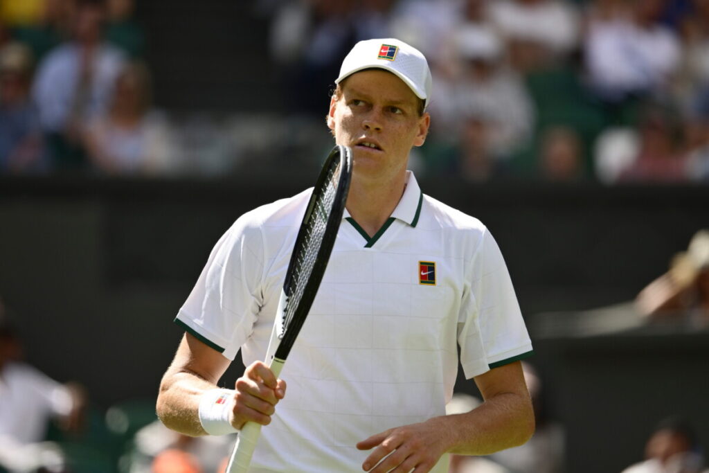 Sinner costruisce il capolavoro: Djokovic umiliato, ora sfida Zverev per la corona di Wimbledon