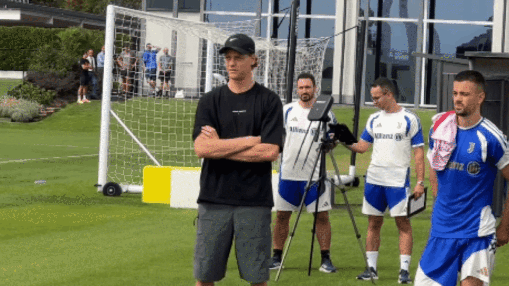 Sinner a Torino tra le terapie e la Juventus: l'incontro speciale al Training Center