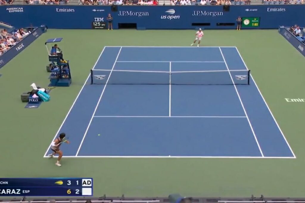 Alcaraz illumina Flushing Meadows con colpi magnetici: lo spagnolo cresce di set in set
