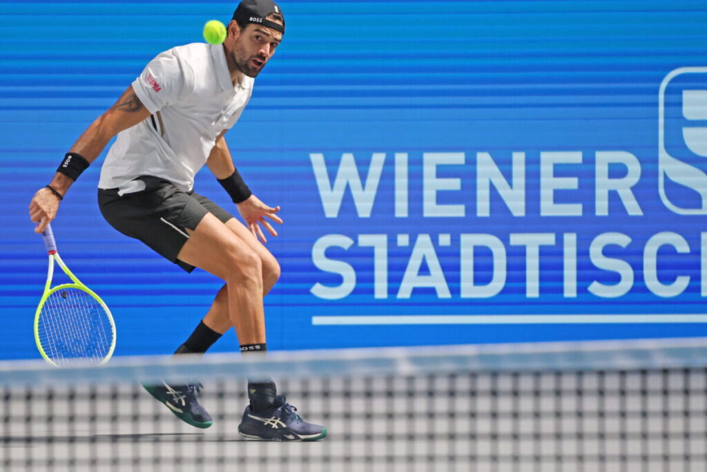 Berrettini travolto dall'esordio a Lione: Jacquet domina e chiude in due set
