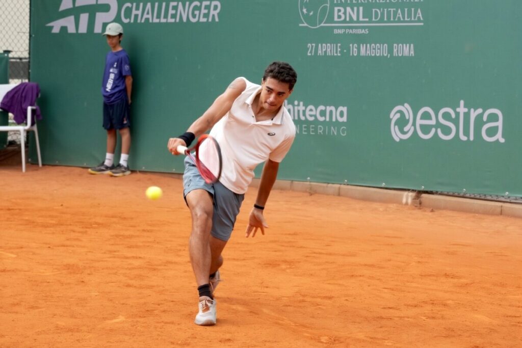 Basile avanza a Firenze: il talento pugliese conquista le qualificazioni del Challenger toscano