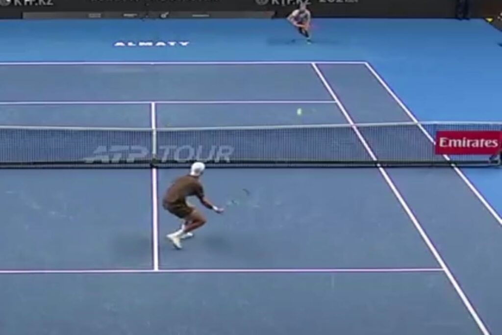 Khachanov sfida la resa a Machac: cinque match point negati e qualificazione ai quarti dell'ATP di Almaty
