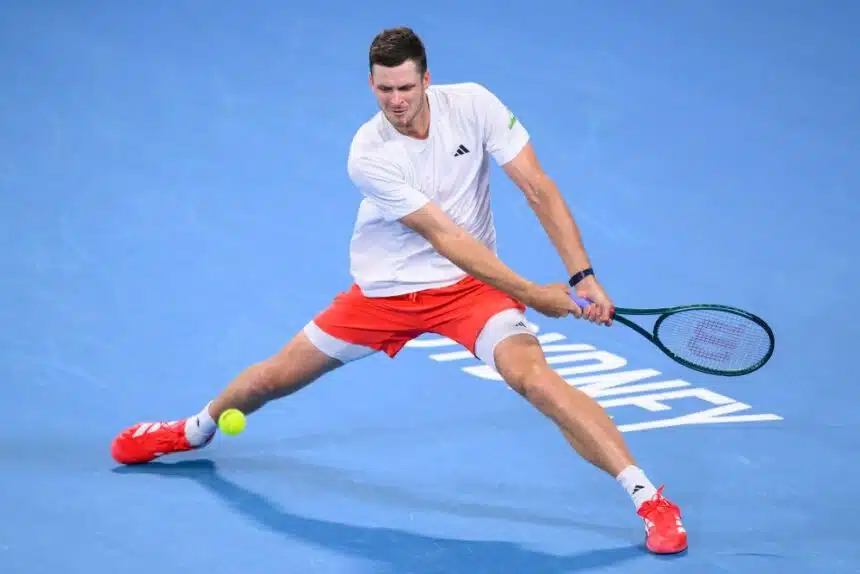 Hurkacz ritrova stabilità sull'erba di Wimbledon: il ritorno di un campione in una stagione di alti e bassi