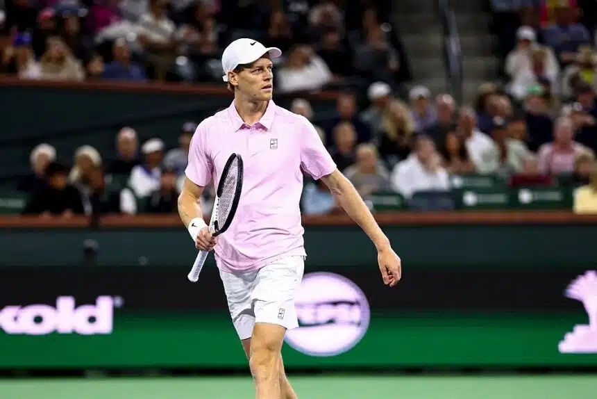 Sinner costretto a rinunciare a Cincinnati: il numero uno mondiale affronta l'incognita del ginocchio prima dello US Open